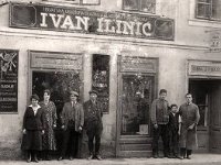 Varšavska (tada Smostanska) ulica kbr.11. Hratska gradionca glazbala 1920. godine.jpg